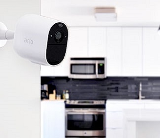 Caméra de surveillance Arlo dans cuisine
