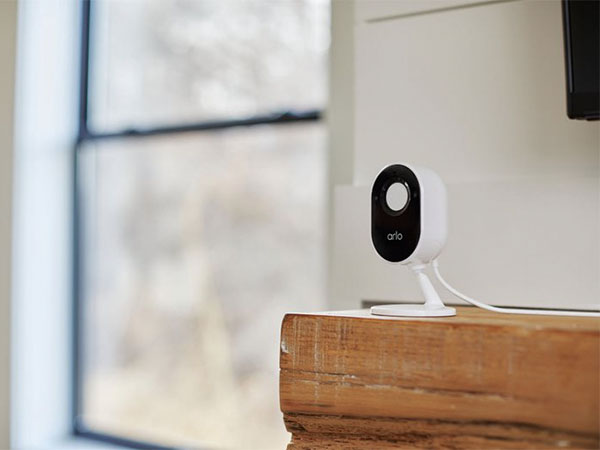 Caméra de surveillance Arlo Intérieure avec cache Vie Privée