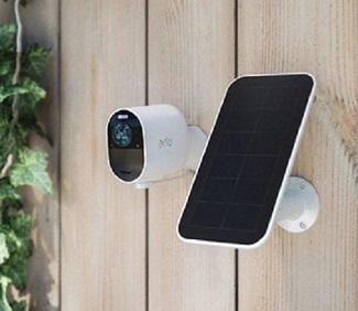 Caméra Arlo Essential avec panneau solaire