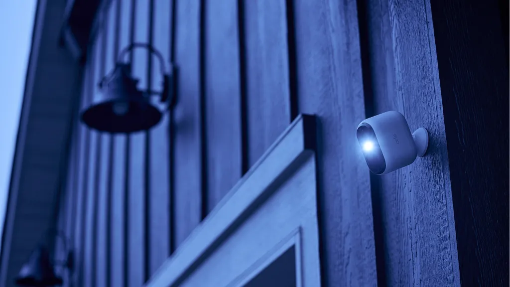 Verisure camera arlo essential projecteur lumineux