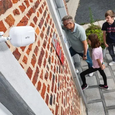 camera arlo exterieur protection famille