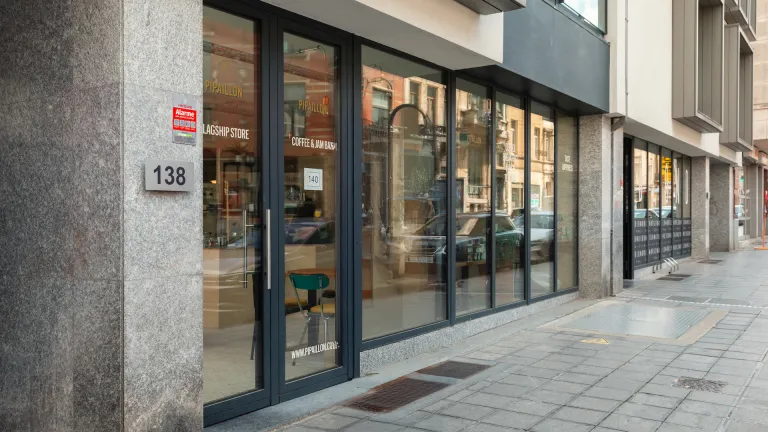 local industriel plaque verisure