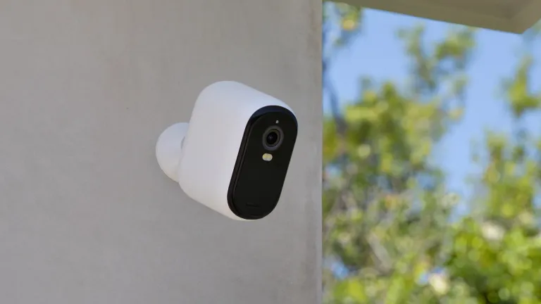 camera arlo exterieur protection famille