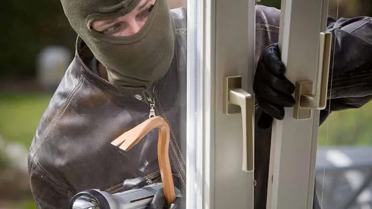 par-ou-passent-cambrioleur-verisure